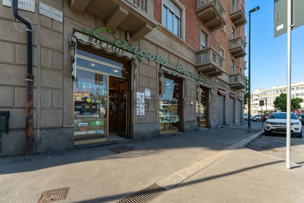 negozio in vendita a Torino in zona Cenisia