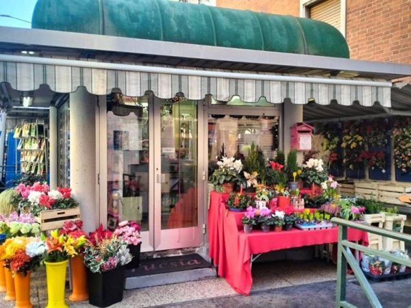 negozio in vendita a Torino in zona Borgata Vittoria