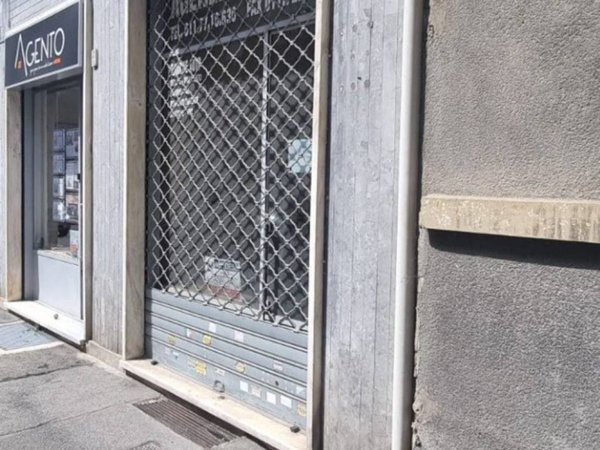 negozio in vendita a Torino in zona Parella