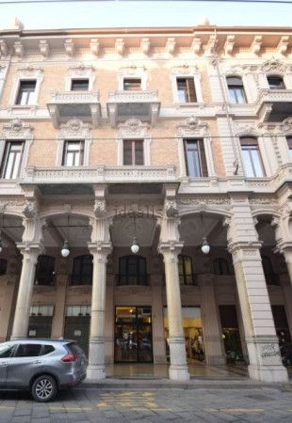 locale commerciale in vendita a Torino in zona Centro Storico