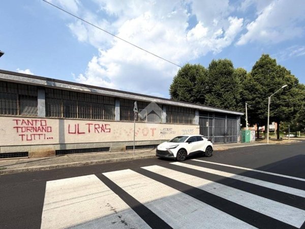 locale commerciale in vendita a Torino in zona Madonna di Campagna