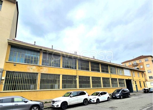 locale commerciale in vendita a Torino in zona Madonna di Campagna