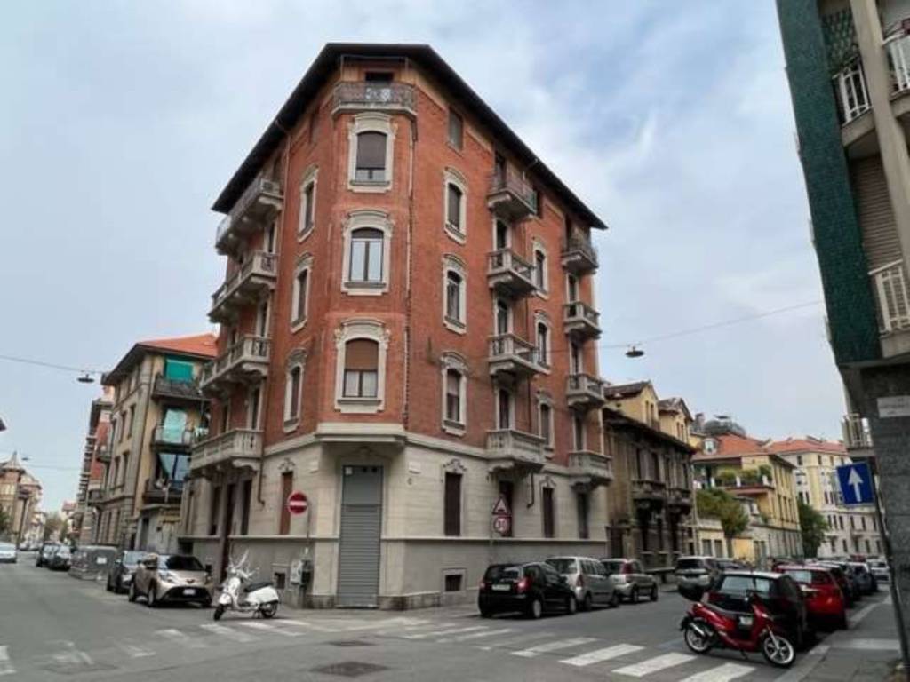 appartamento in vendita a Torino in zona Cit Turin