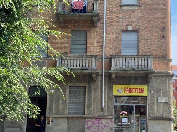 negozio in vendita a Torino in zona Borgata Vittoria