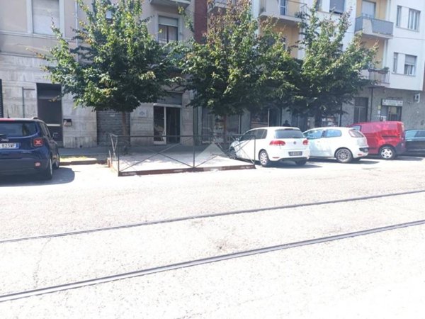 negozio in vendita a Torino in zona Borgata Vittoria