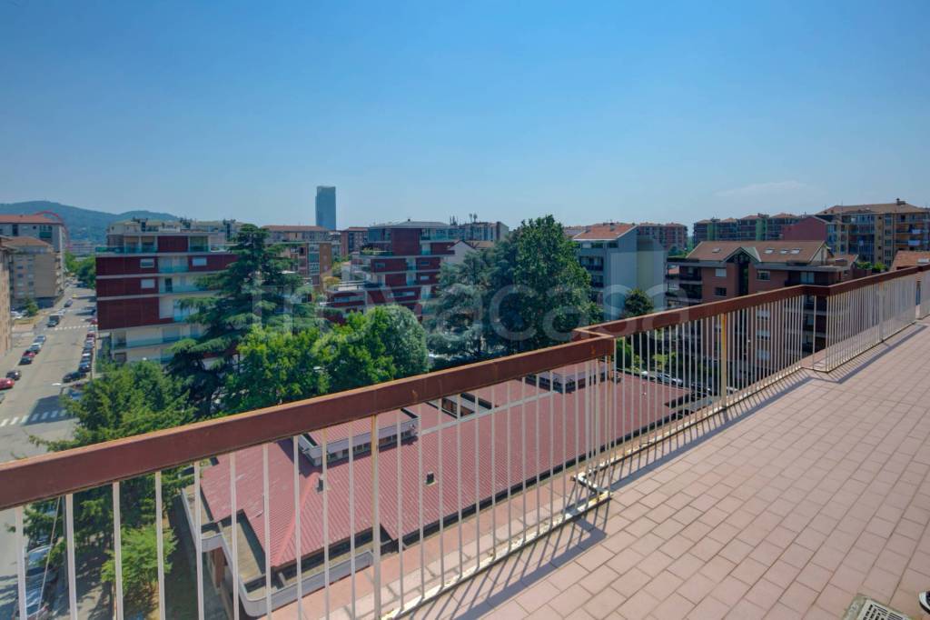 appartamento in vendita a Torino in zona Lingotto