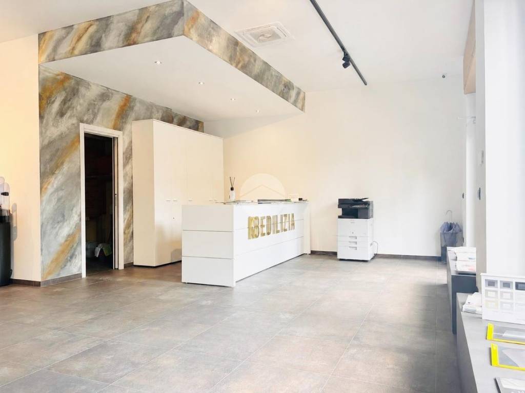 negozio in vendita a Torino in zona Madonna di Campagna