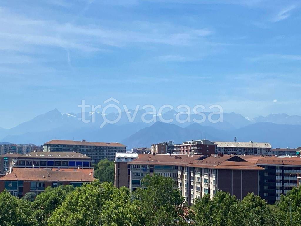 appartamento in vendita a Torino in zona Mirafiori Nord