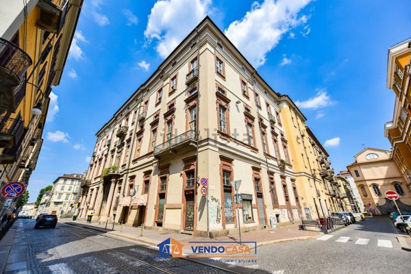 locale commerciale in vendita a Torino in zona Centro Storico