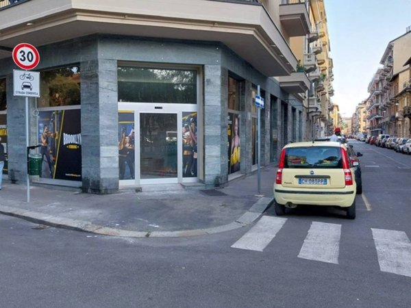 negozio in vendita a Torino in zona Pozzo Strada