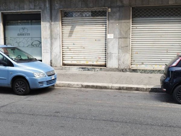 negozio in vendita a Torino in zona Mirafiori Sud