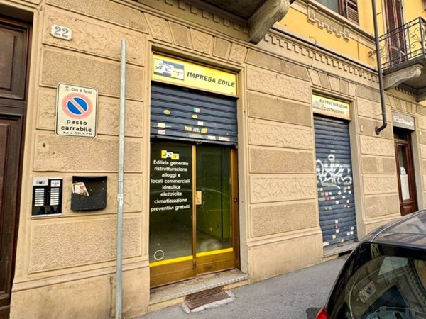 negozio in vendita a Torino in zona Campidoglio