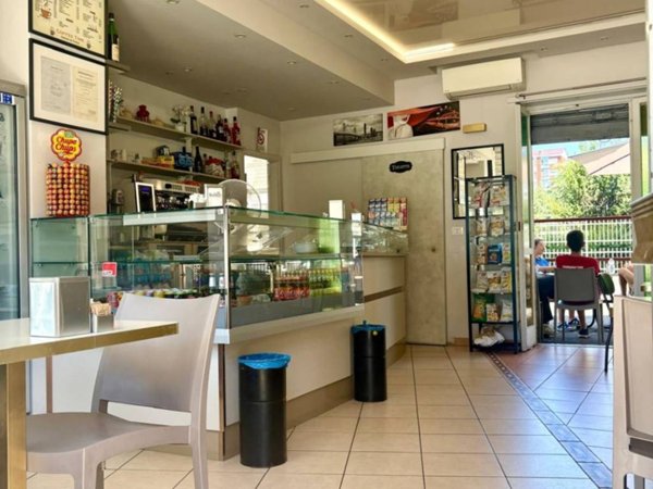 negozio in vendita a Torino in zona Mirafiori Nord