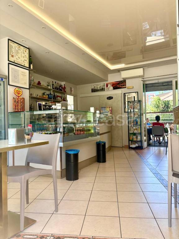 negozio in vendita a Torino in zona Mirafiori Nord