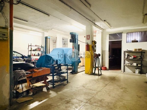 capannone in vendita a Torino in zona Madonna di Campagna