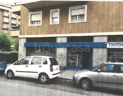 negozio in vendita a Torino in zona Barriera di Milano