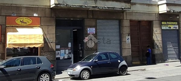 locale commerciale in vendita a Torino in zona Aurora