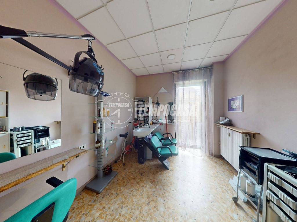 negozio in vendita a Torino in zona Rebaudengo