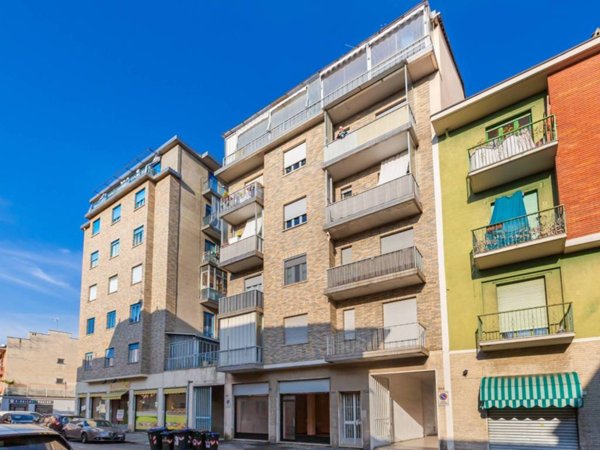 negozio in vendita a Torino in zona Lucento