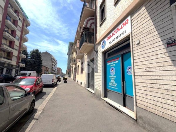 negozio in vendita a Torino in zona Lucento