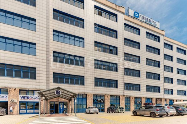 ufficio in vendita a Torino in zona Falchera
