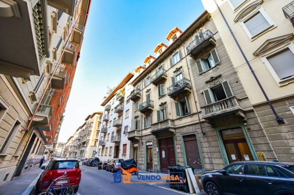 appartamento in vendita a Torino in zona Cit Turin