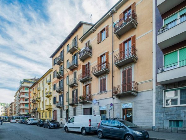 negozio in vendita a Torino in zona Cenisia