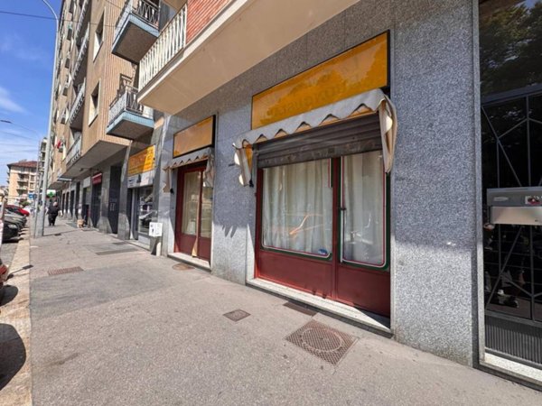 negozio in vendita a Torino in zona Aurora
