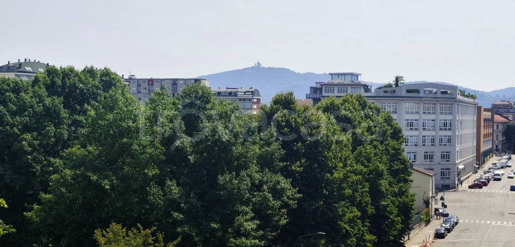 appartamento in vendita a Torino in zona Aurora