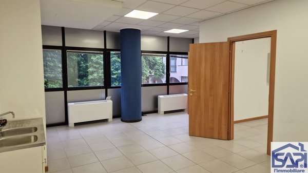 locale di sgombero in vendita a Torino in zona Aeronautica