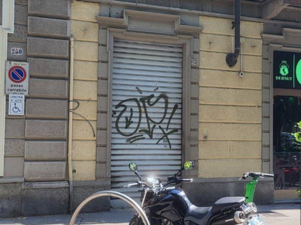negozio in vendita a Torino in zona San Donato