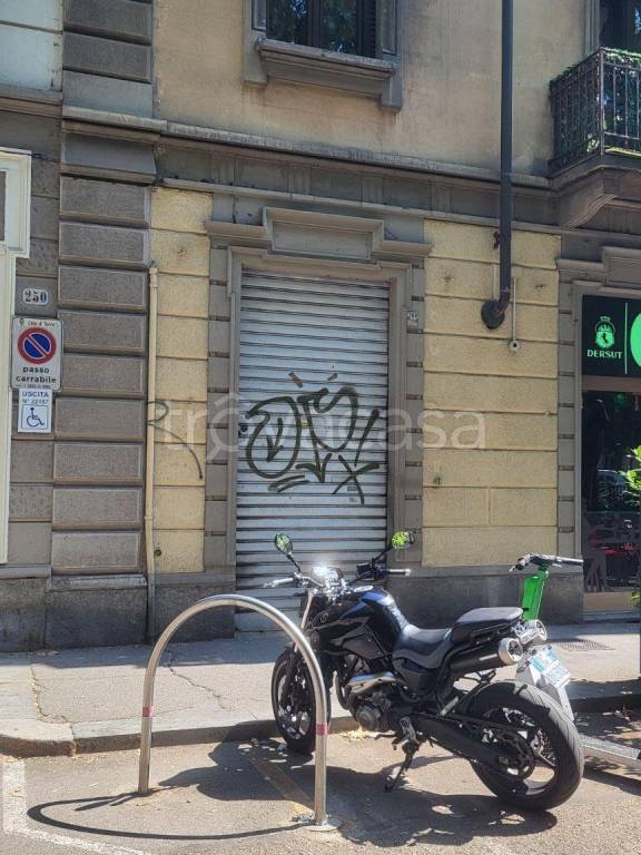 negozio in vendita a Torino in zona Aurora