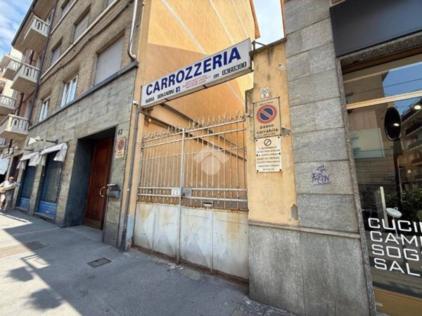 locale commerciale in vendita a Torino in zona Campidoglio