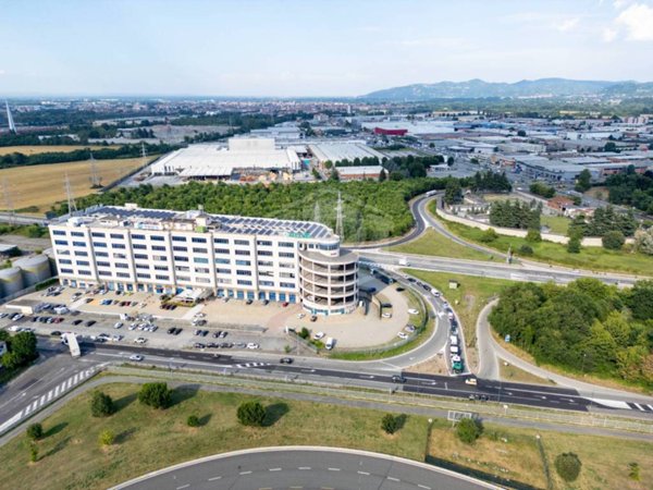 ufficio in vendita a Torino in zona Falchera