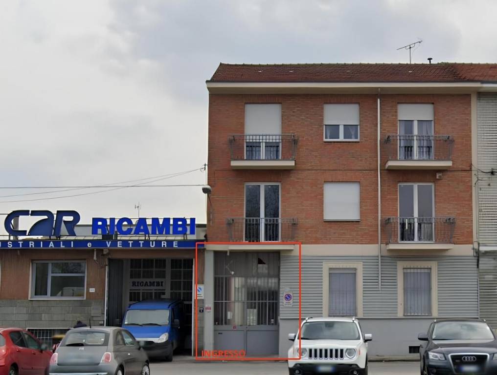 locale commerciale in vendita a Torino in zona Madonna di Campagna