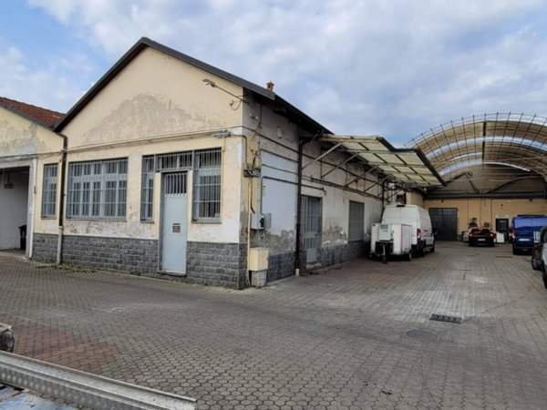 negozio in vendita a Torino in zona Lucento