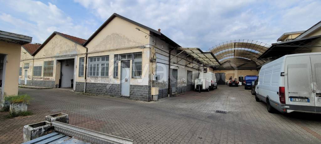 negozio in vendita a Torino in zona Lucento