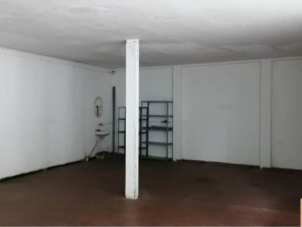 locale di sgombero in vendita a Torino in zona Lucento