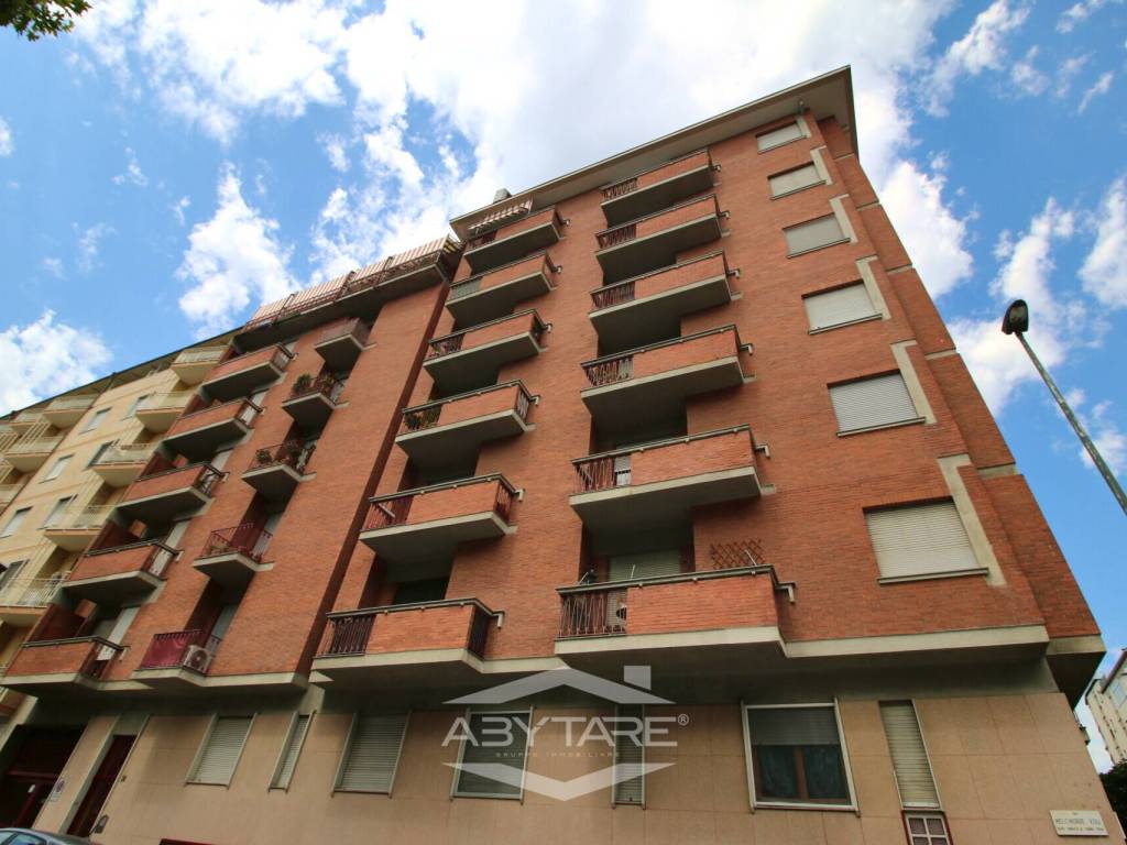 appartamento in vendita a Torino in zona Lingotto
