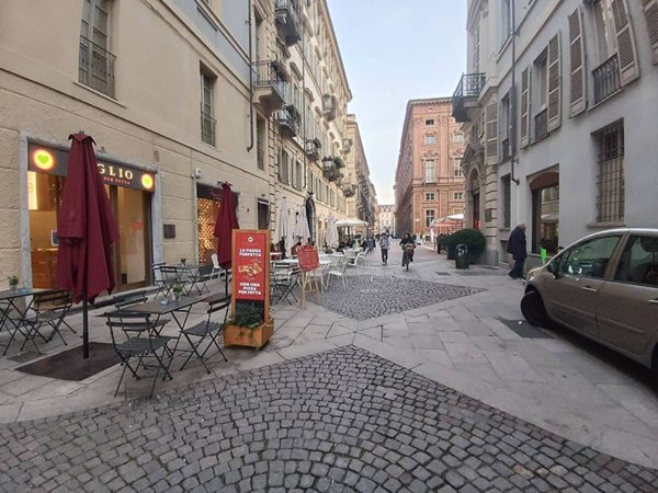negozio in vendita a Torino in zona Aeronautica