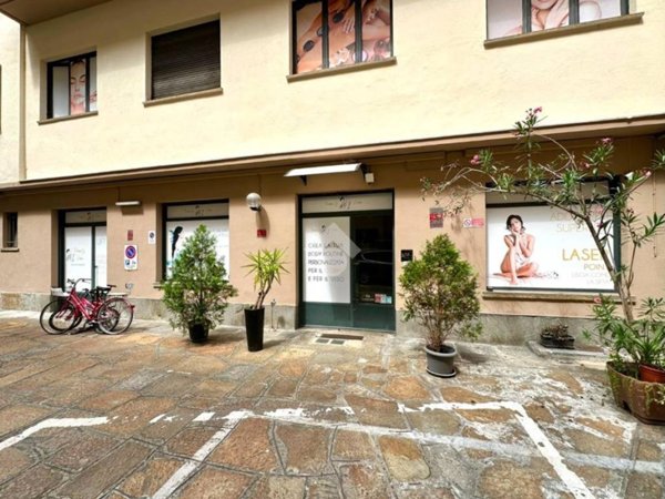 negozio in vendita a Torino in zona Aeronautica