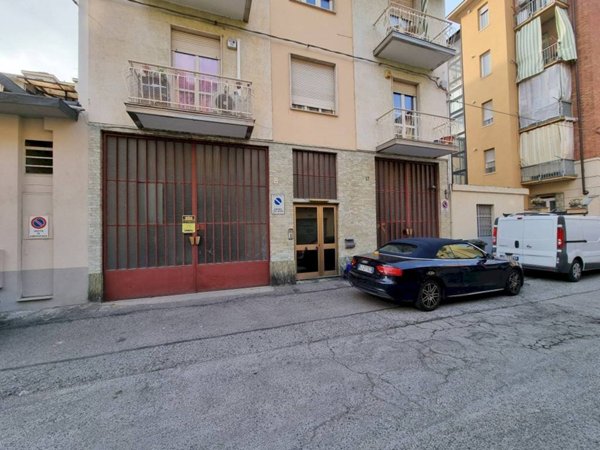 locale commerciale in vendita a Torino in zona Parella