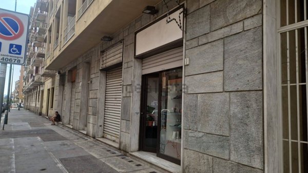 locale commerciale in vendita a Torino in zona Barriera di Milano