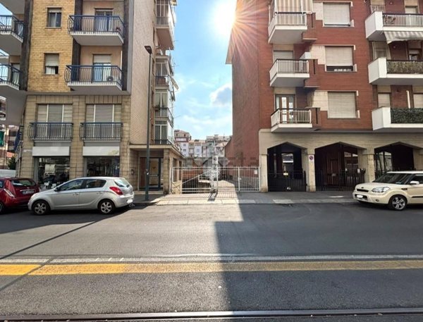 locale di sgombero in vendita a Torino in zona Borgata Vittoria