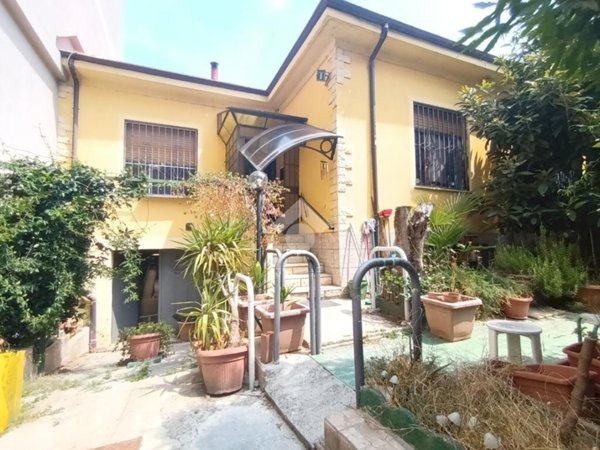 casa semindipendente in vendita a Torino in zona Mirafiori Sud