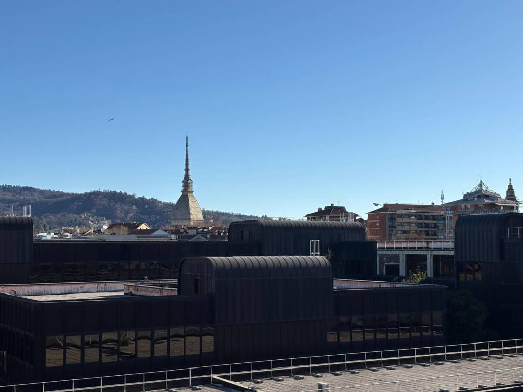 appartamento in vendita a Torino in zona Aurora