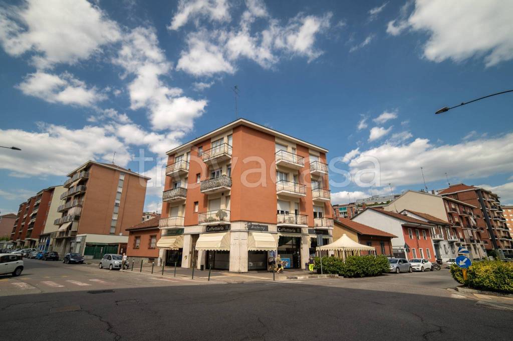 negozio in vendita a Torino in zona Santa Rita
