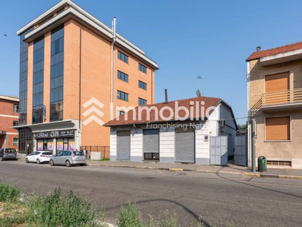 negozio in vendita a Torino in zona Lucento