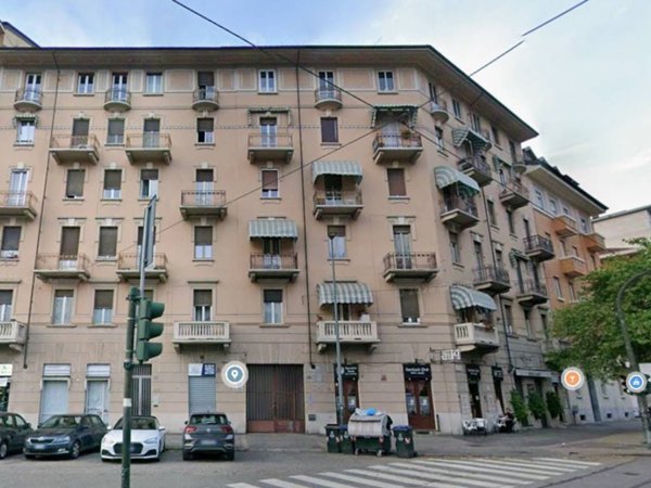 locale commerciale in vendita a Torino in zona Vanchiglietta