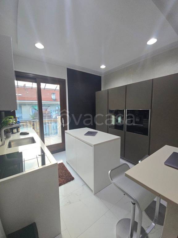 appartamento in vendita a Torino in zona Lingotto